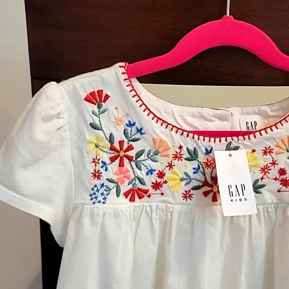 NWT Gap Girls' Embroidered White Top, Size L(10-11) - Picture 3 of 11
